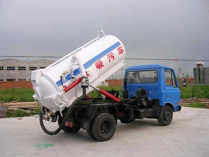 吸污車